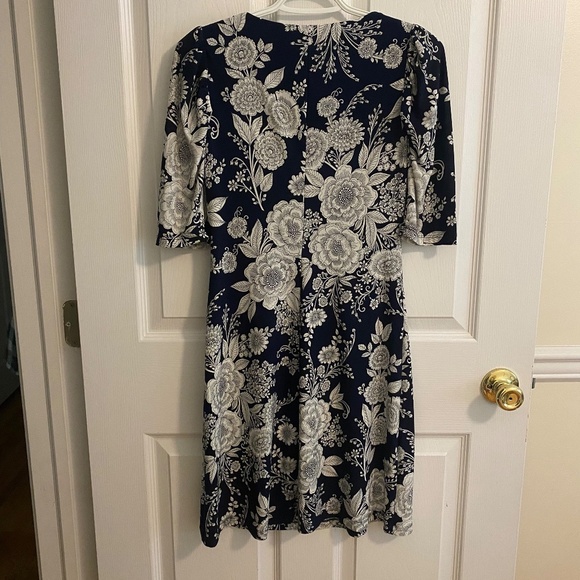 TOMMY HILFIGER Dark Blue Knee Length Dress with White Flowers Size 2 - Picture 3 of 10